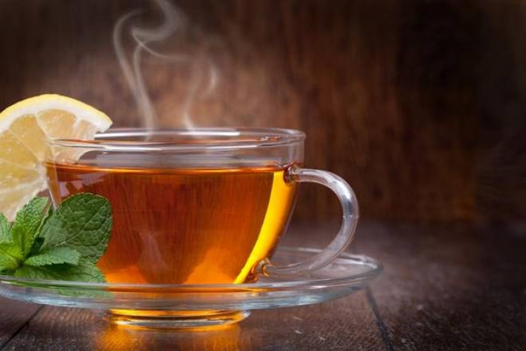 Shokojnë shkencëtarët/ Konsumi i çajit të nxehtë rrit riskun për kancer
