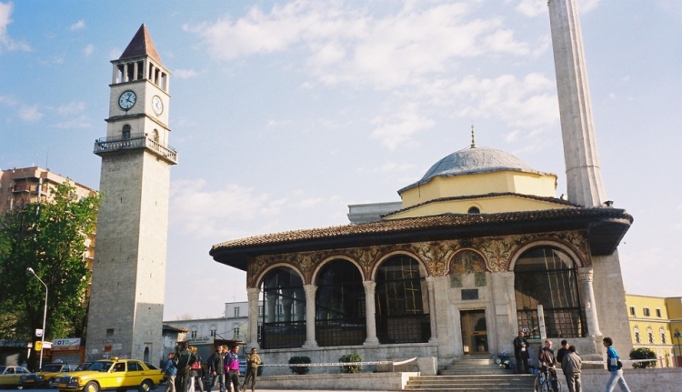 Mbyllet xhamia ‘Et’hem Beu’ në Tiranë, shkak restaurimi
