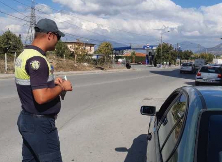 Policia me “dorë të hekurt”/ 23 të arrestuar në pak orë, çfarë ndodh në rrugë? [VIDEO]