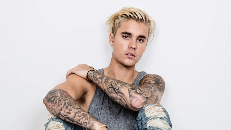 Justin Bieber poshtëron fansat: “Ju ta shpifni” [VIDEO]