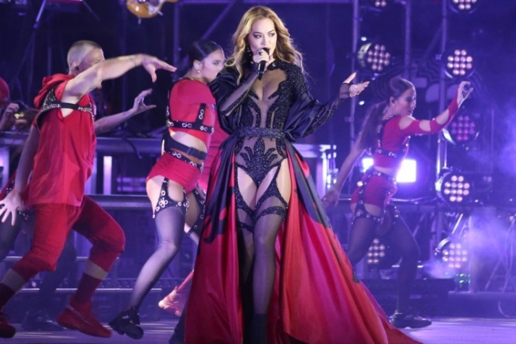 Nga traditat shqiptare te kristalet, Rita Ora tregon besimet që e shoqërojnë në jetë