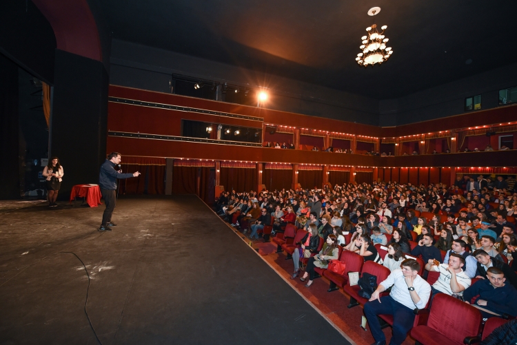 Mbahet për herë të parë në Tiranë festivali teatror i shkollave të mesme [FOTO]