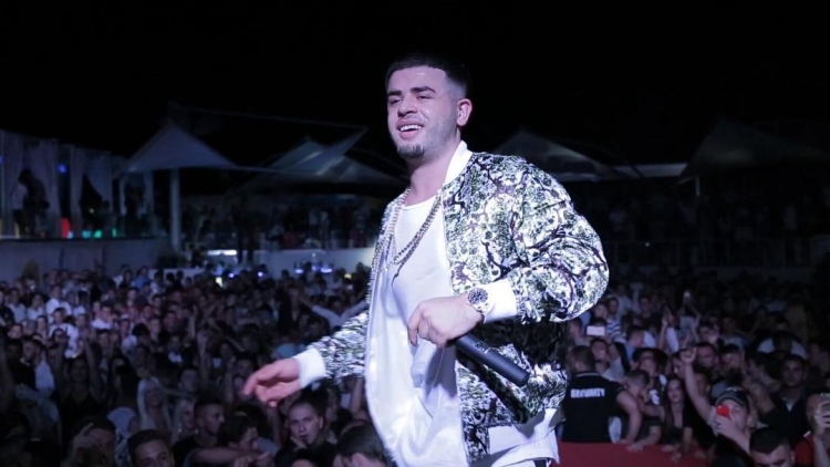 Noizy takon këngëtarin e preferuar të Kim Kardashian dhe Chris Brown [FOTO]