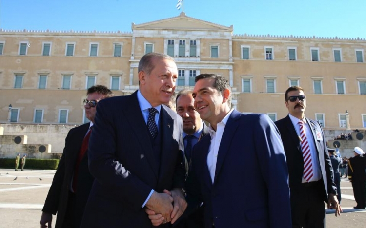 Tsipras : Shkeljet turke në hapësirën ajrore të Egjeut duhet të marrin fund