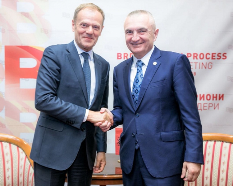 Jo në Tiranë! Meta zgjedh Shkupin të takohet me Presidentin e KE Donald Tusk