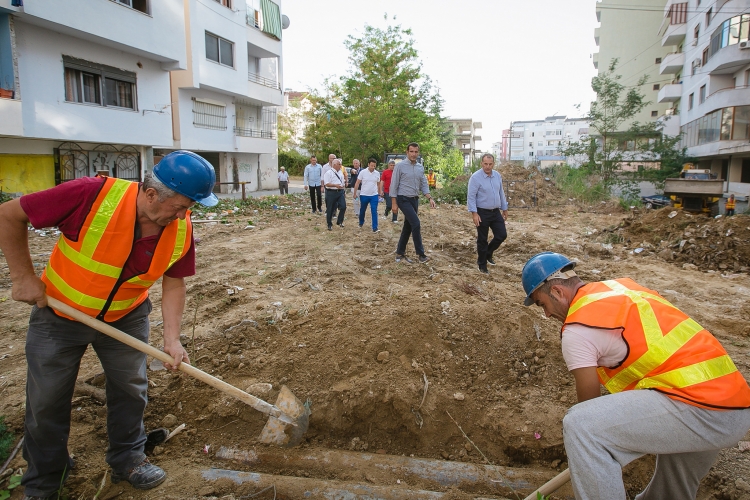 Bashkia e Tiranës nis ndërtimin e rrugës pedonale mbi Përroin e Gjerozës në Dajt