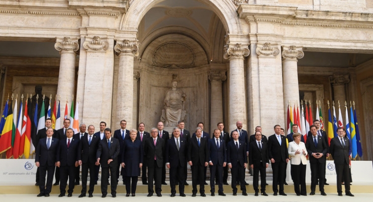 BE firmos 60-vjetorin me një traktat të ri në Romë, nuk paraqitet kryeministrja britanike [VIDEO]