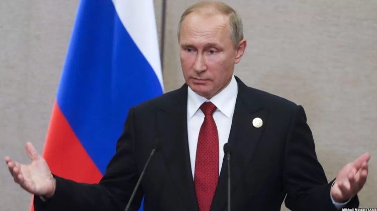 Presidenti rus Vladimir Putin ka nënshkruar ligjin që i konsideron mediat e huaja si ‘agjentë’