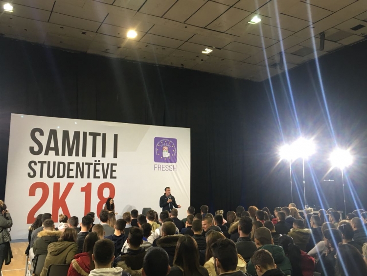 Veliaj takime me të rinjtë e FRESH: PS ka treguar se është gjithmonë e hapur për të rinjtë