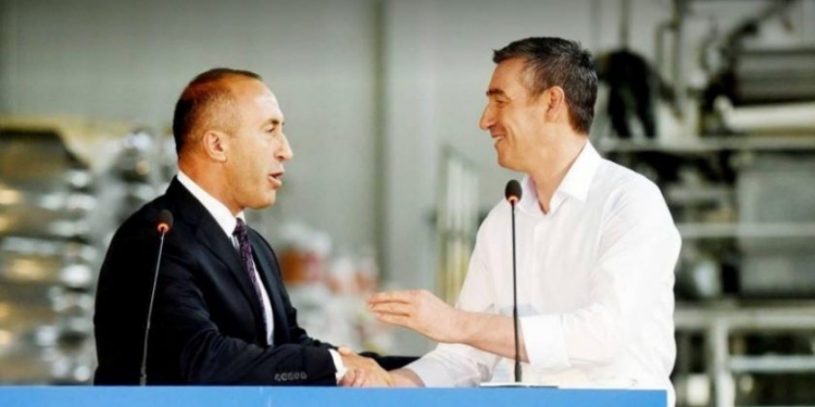 TAKSA 100%/Krerët kosovarë takohen me ambasadorin amerikan