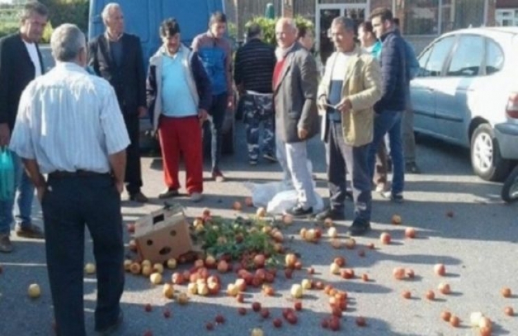 Gjendet një zgjidhje për fermerët në Korçë pas protestës së djeshme! Por orari që do tregtojnë është absurd