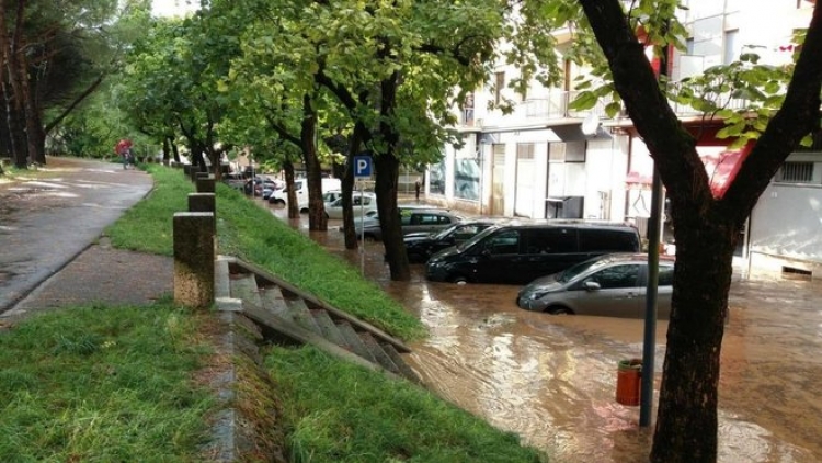 Stuhi dhe reshje të dendura, përmbytet Italia [FOTO]