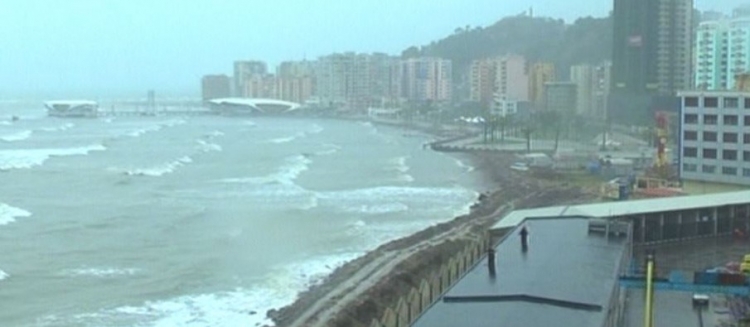 Stuhi të forta në vend. Paralizohet Porti i Durrësit