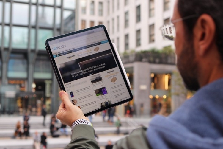 iPad Pro 2018 shiten me difekte, por Apple nuk e pranon
