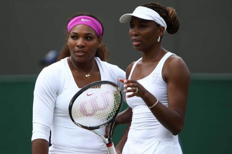 Serena dhe Venus Williams munden 2 me 0