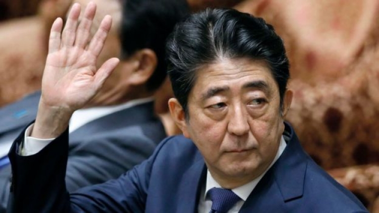 Japoni, në kërkim të  forcimit  të pushtetit, kryeministri shpërndan parlamentin