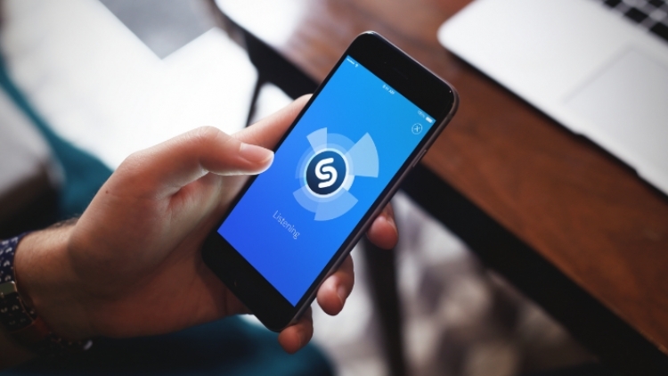 Këto janë 5 këngët më të kërkuara nga shqiptarët në Shazam