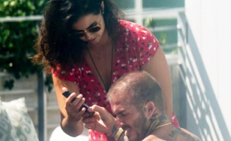 David Beckham 'kapet mat' me një femër, do 'tërbohet' Victoria? (Foto)