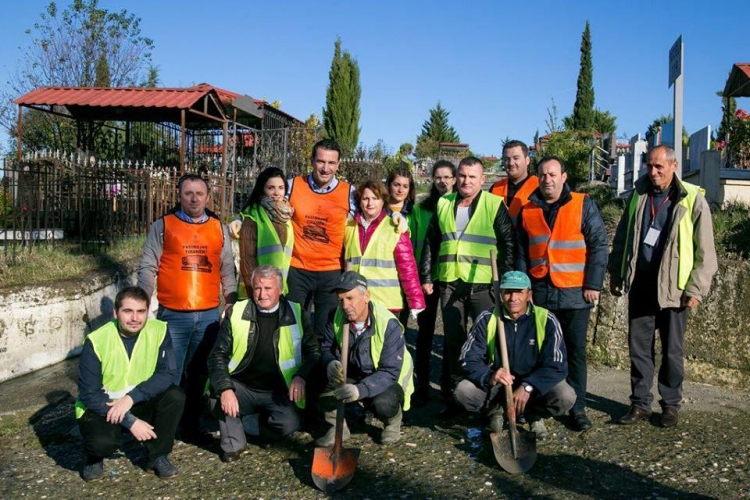 Kryebashkiaku Veliaj dhe mijëra vullnetarë përveshin mëngët për një Tiranë më të pastër [FOTO]