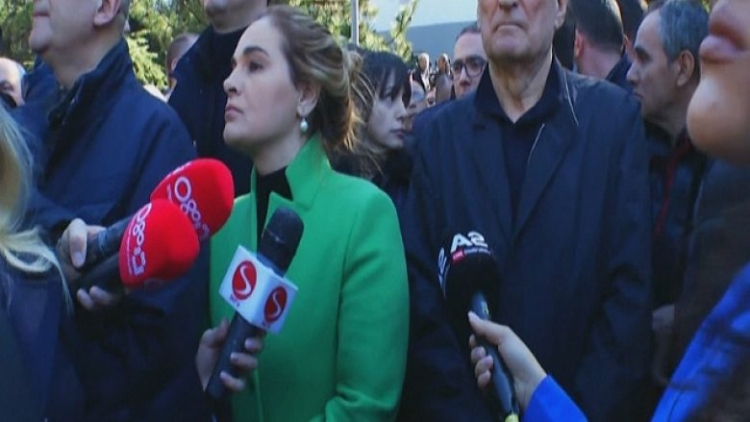 Monika Kryemadhi: Edi Rama këtu do na ketë çdo ditë!