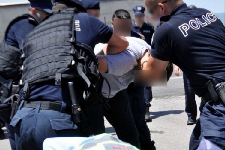 Vlorë, arrestohen dy të shumëkërkuar, B. Bulla, 44 vjeç dhe R. Ademi, 55 vjeç