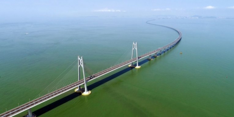 Ura më e gjatë në botë hapet zyrtarisht pas dy ditësh/ 40.000 mjete do qarkullojnë çdo ditë [VIDEO]