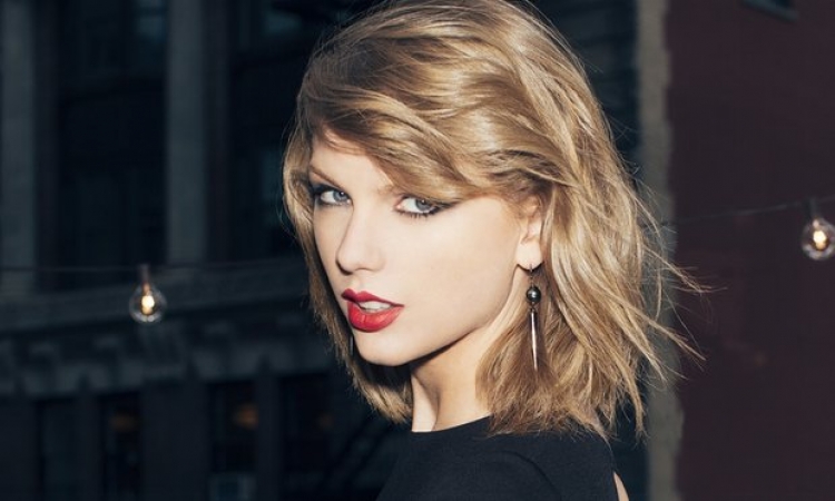 Taylor Swift shpall triumfin e radhës [FOTO]