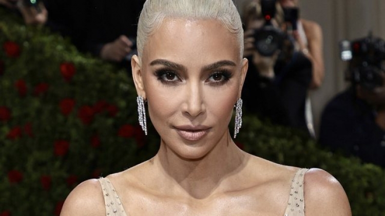 Kim Kardashian: Do haja jashtëqitje çdo ditë vetëm të dukesha më e bukur