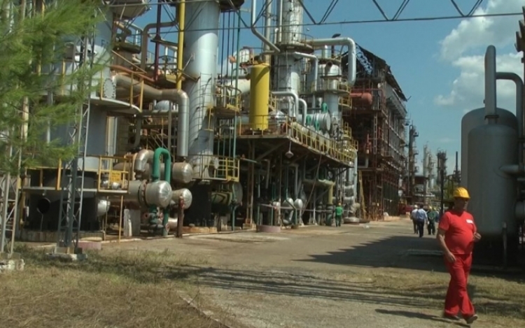 E papritur: Biznesmenët e huaj shesin aksionet e ARMO-s, 'lajnë duart' pas protestës së naftëtarëve