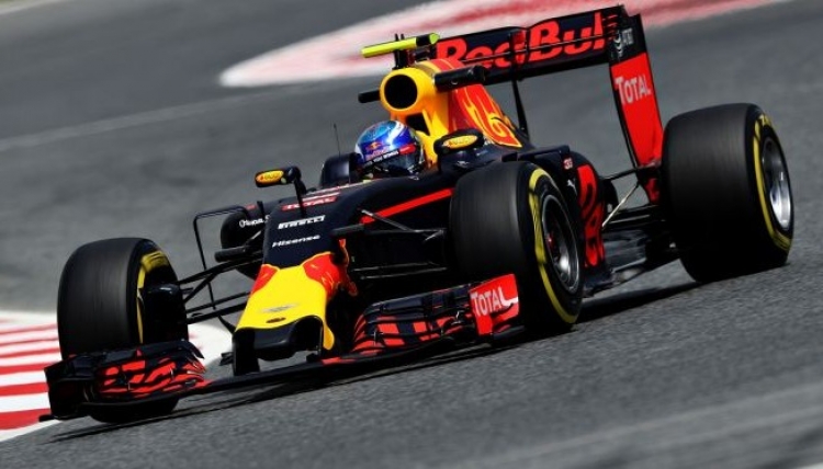 Max Verstappen hyn në histori, fiton garën e Spanjës [FOTO]