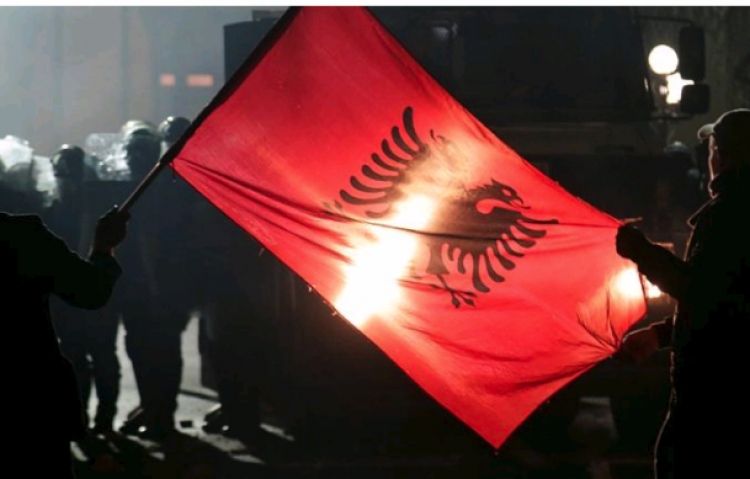 Përplasjet në Shqipëri, ja çfarë shkruan media prestigjioze “Euronews”