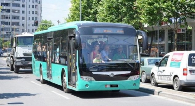 Mëngjes fatal në Tiranë, autobuzi aksidenton për vdekje një grua