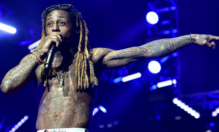 Lil Wayne i mbytur në borxhe, ja kujt i detyrohet 80 mijë dollarë [FOTO]