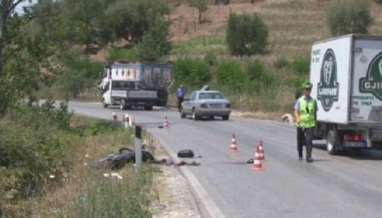 Me motor drejt Skraparit, turisti austriak përplaset me maunen, gjendet  rëndë në spital