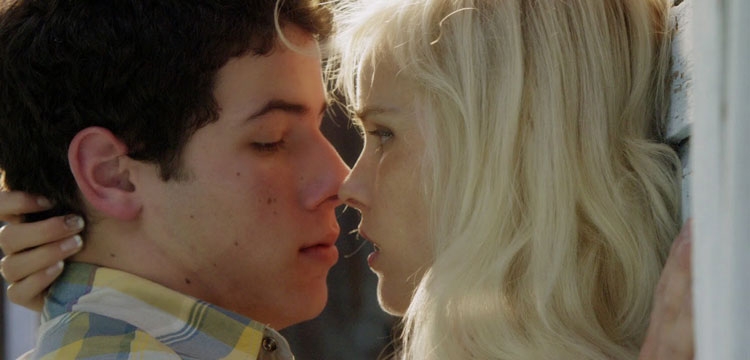 Filmi erotik i Nick Jonas mbërrin një vit me vonesë [VIDEO]