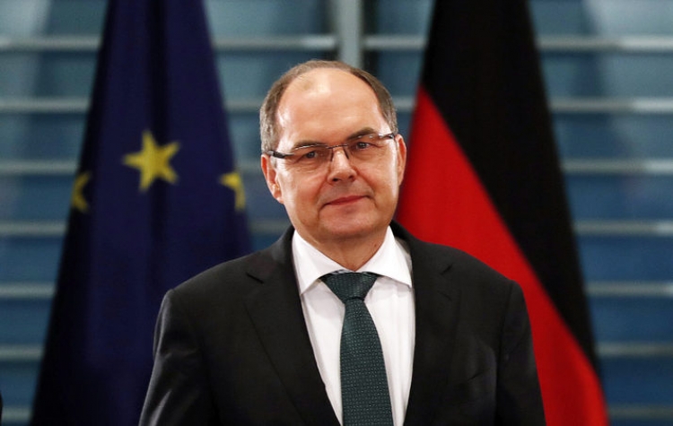 Qëndrim ndryshe nga Gjermania, ‘I takon qeverisë të garantojë bashkëpunimin parlamentar’