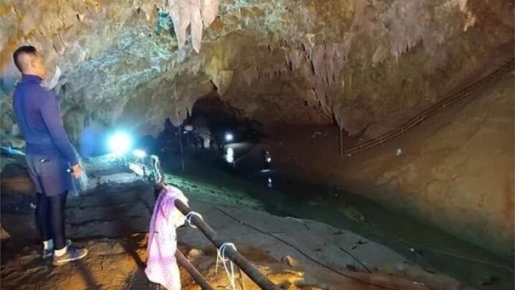Rritja e nivelit të ujit ndalon kërkimin e 12 sportistëve të bllokuar në shpellë