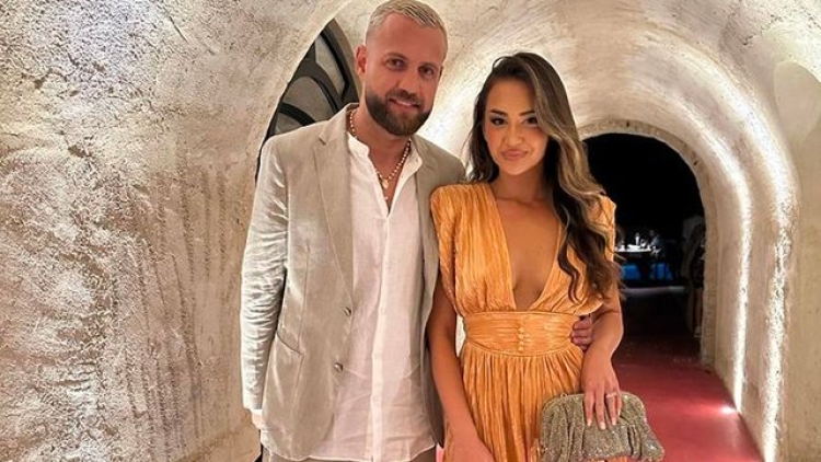 Fansja i thotë: ‘të kam lakmi burrin, më çudit pse rri me ty’, ja si i kthehet Kiara Tito