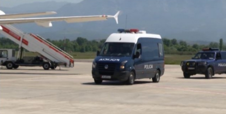 Tiranë, ekstradohet nga Gjermania 31-vjeçari Redi Ferizaj, i shpallur në kërkim për vjedhje me dhunë