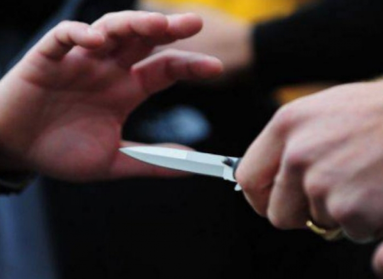 Tiranë, sherr për pronën, vëllai godet me thikë vëllanë, jashtë rrezikut për jetën