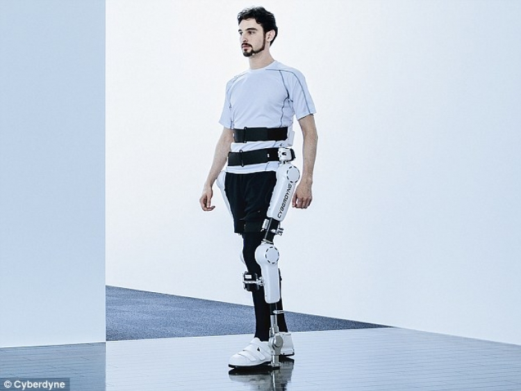 Kostum robotik për personat me aftësi të kufizuar