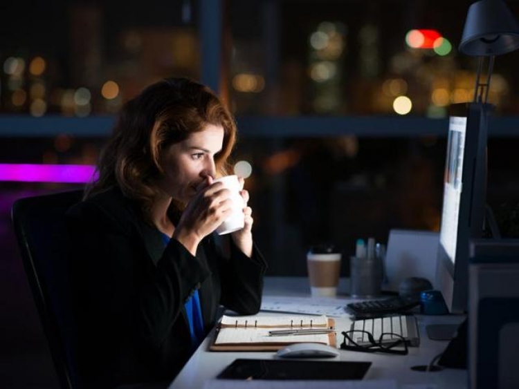 Trondit studimi/ Gratë që punojnë natën rrezikohen nga kanceri [VIDEO]