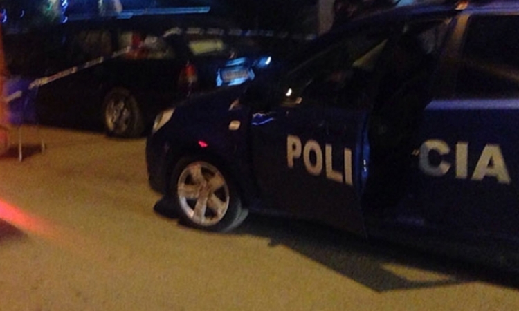 Shkuan në Lushnje për të vjedhur një motoçikletë, policia arreston Dorjan Qirjazin, 35 vjeç, Arben Mullollin, 48 vjeç, Arjan Beqirin, 48 vjeç