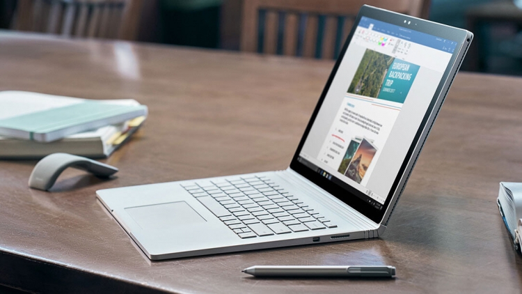 Microsoft njofton për lansimin e kompjuterave të rinj Surface në 2 Tetor