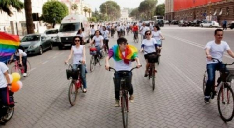 Ambasada thirrje shqiptarëve, bashkohuni në marshimin pro LGBTI [FOTO]