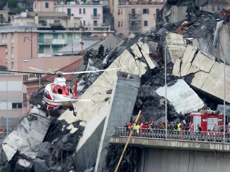16 persona ende të zhdukur, të shtunën varrimi i viktimave të Genovas