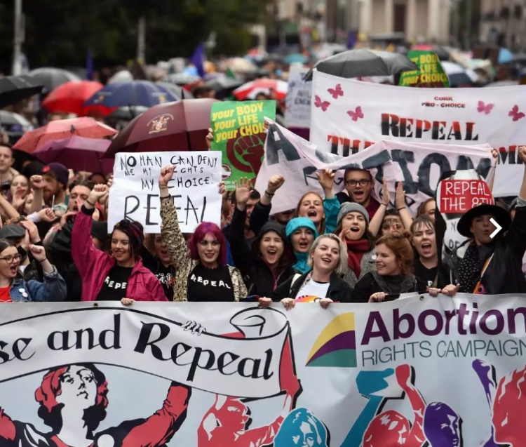 Çudi në Irlandë, një referendum për abortin