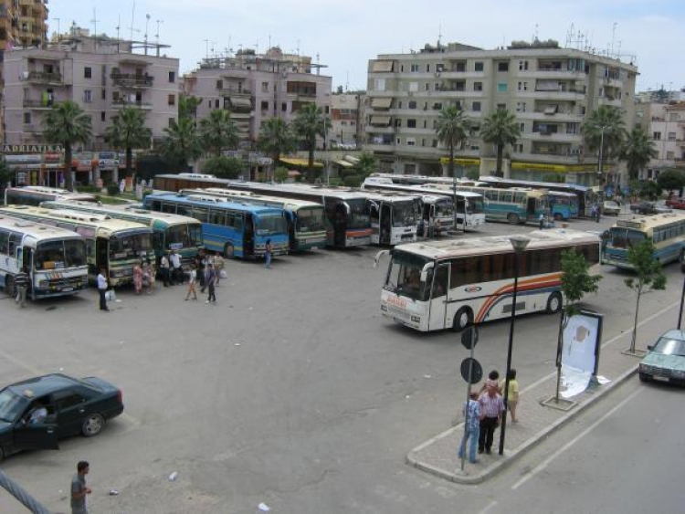 Rregullat e reja detyrojnë operatorët e transportit të pajisen me licencë të re, para 1 Janarit